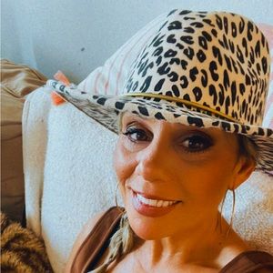 Meet your Posher, Dana